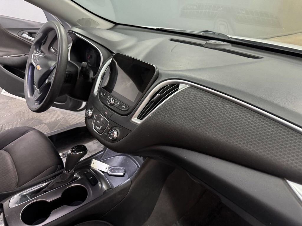 Used 2019 Chevrolet Malibu LS image 55