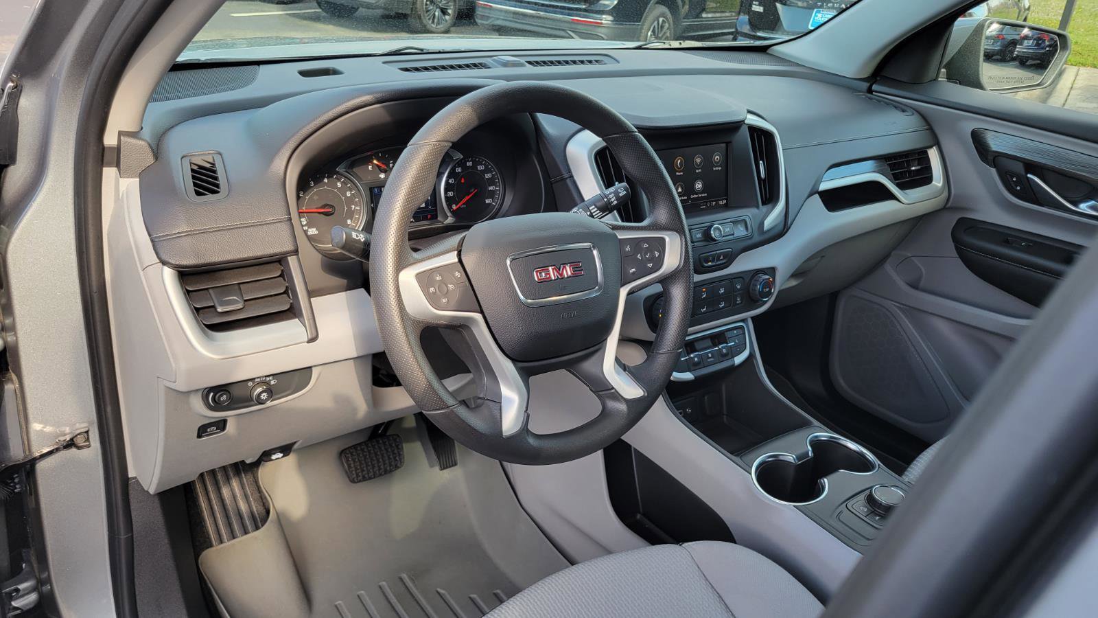 Used 2023 GMC Terrain SLE image 23