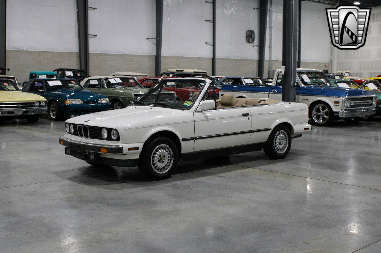 Used 1988 BMW 325i Convertible image 2
