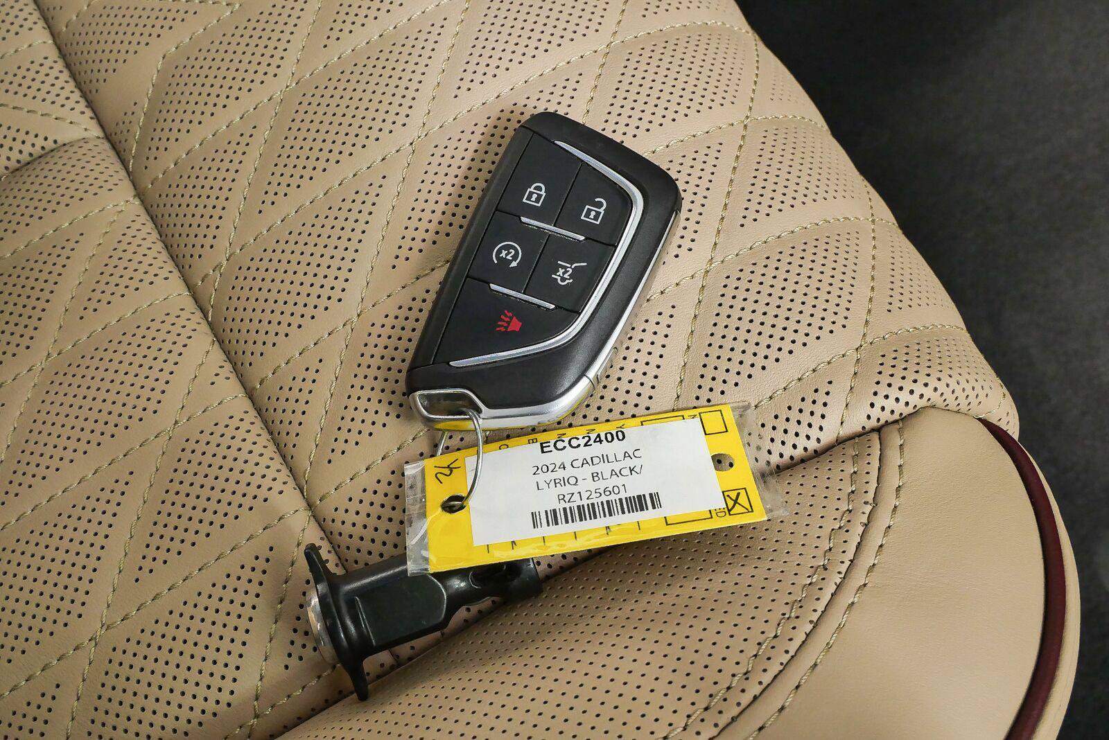 Used 2024 Cadillac Lyriq Luxury w/ Nappa Leather Package AWD/4WD image 36