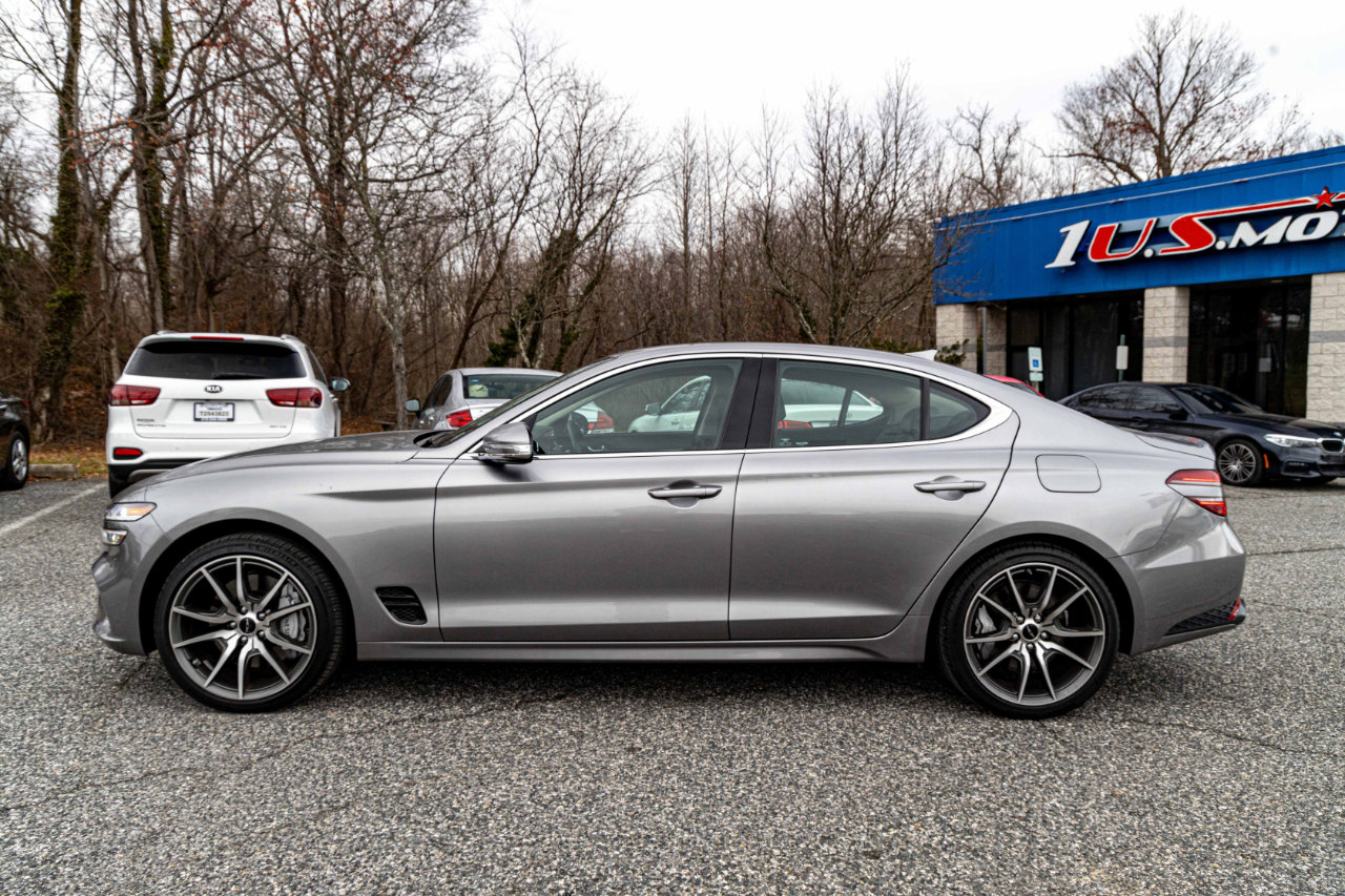 Used 2025 Genesis G70 2.5T image 3