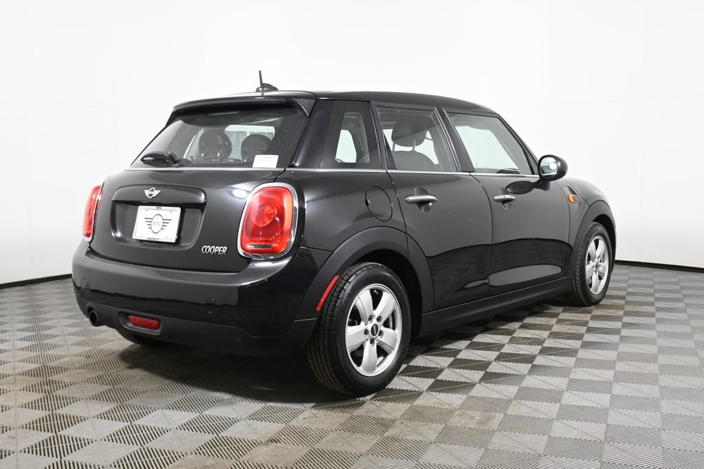 Used 2016 MINI Cooper 4-Door Hardtop image 7
