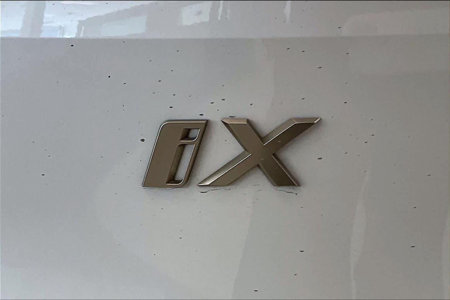 Used 2024 BMW iX xDrive50 w/ Sport Package AWD/4WD image 29