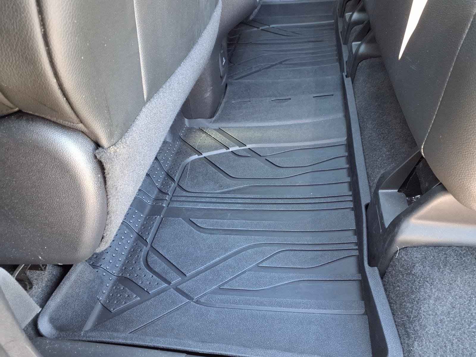 Used 2022 Chevrolet Equinox RS w/ RS Leather Package FWD image 27