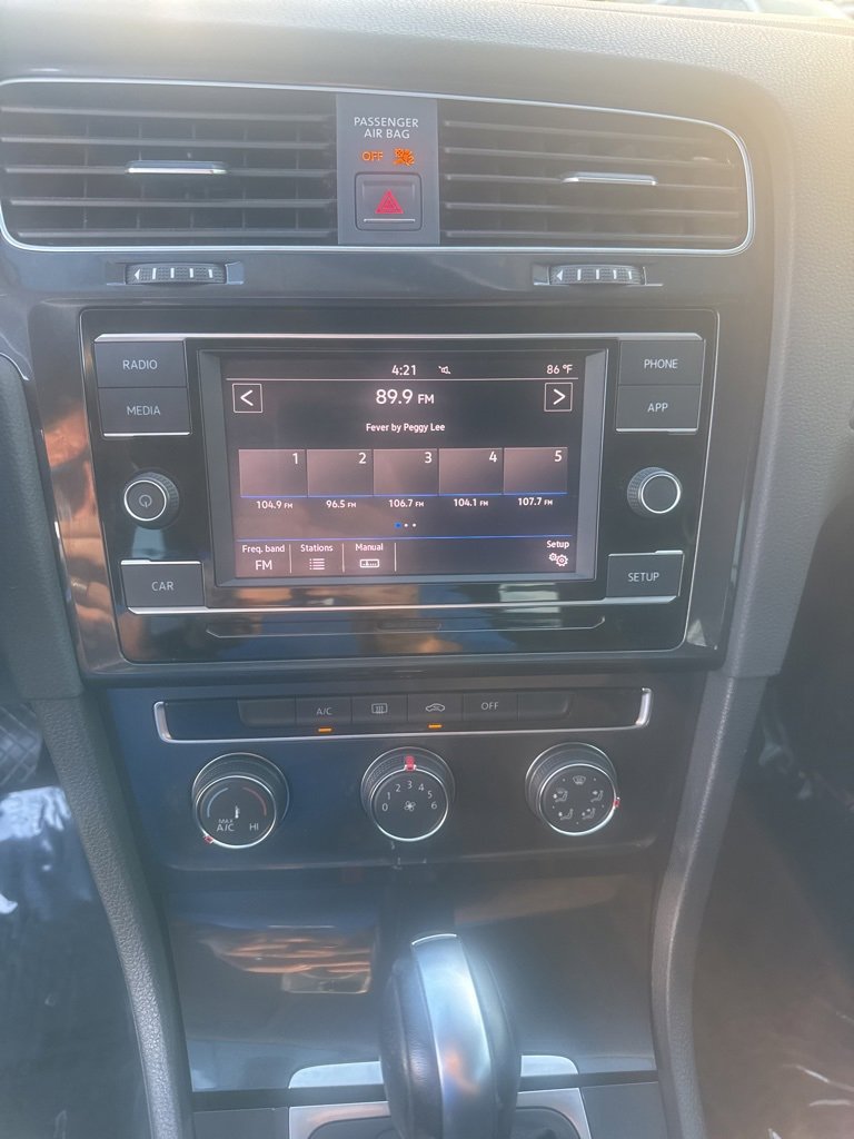 Used 2018 Volkswagen Golf S image 27