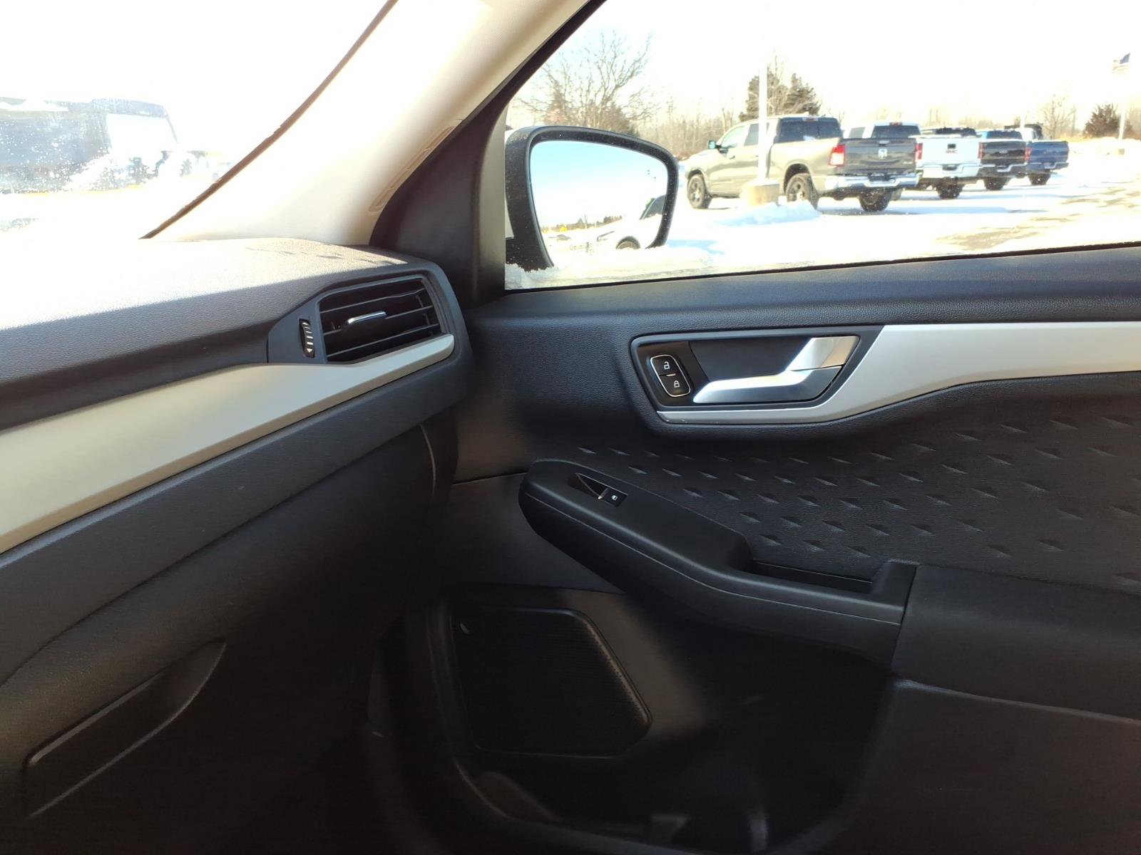 Used 2020 Ford Escape SE image 20