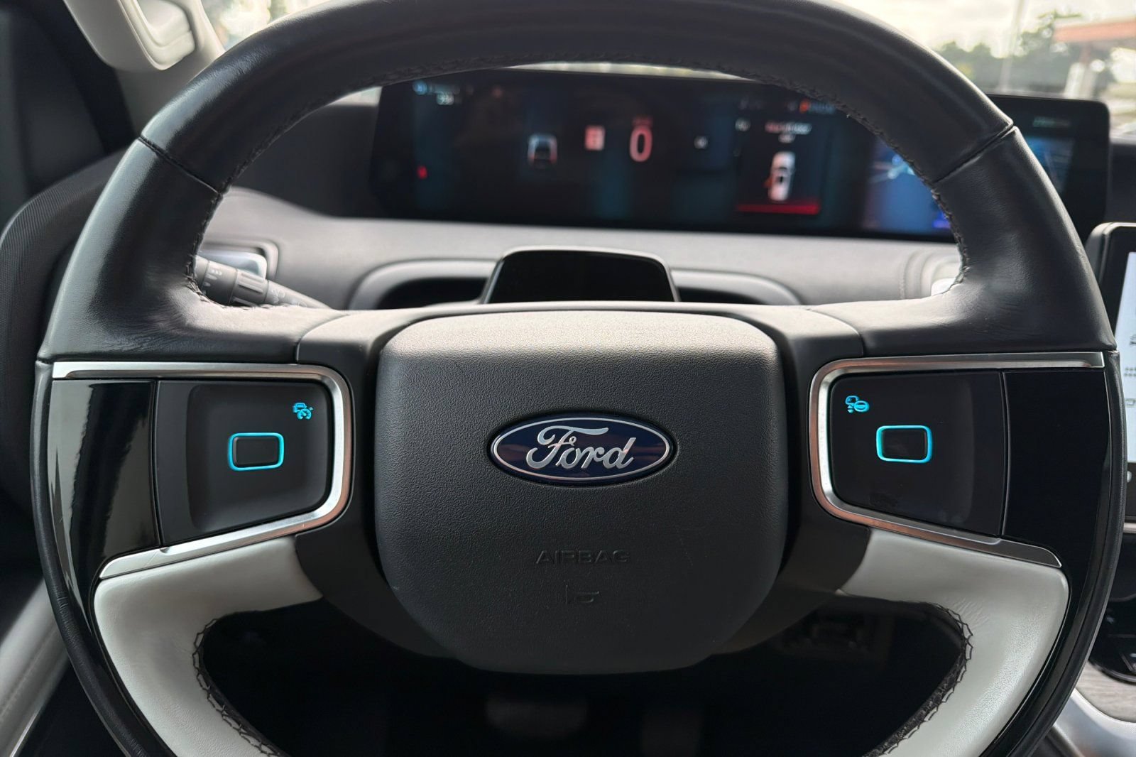 Certified 2025 Ford Expedition Max Platinum w/ Driver's Package AWD/4WD image 28