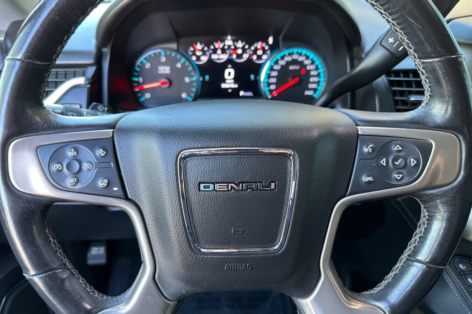 Used 2018 GMC Yukon Denali w/ Denali Ultimate Package AWD/4WD image 26