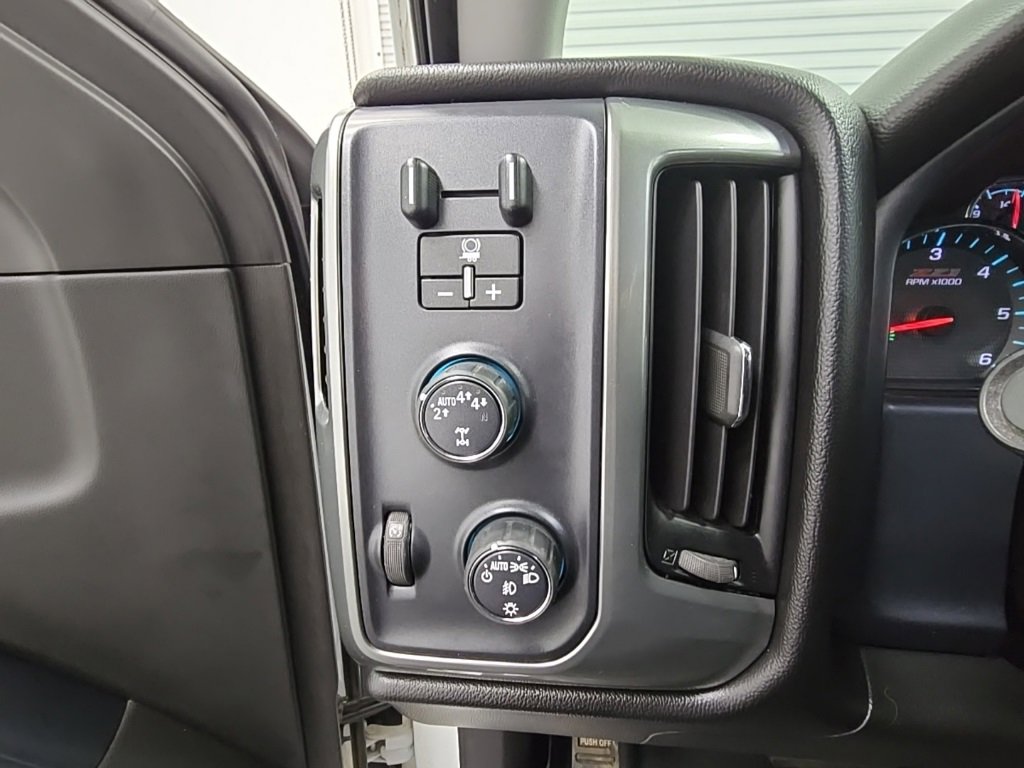 Used 2018 Chevrolet Silverado 1500 LT w/ All Star Edition image 24