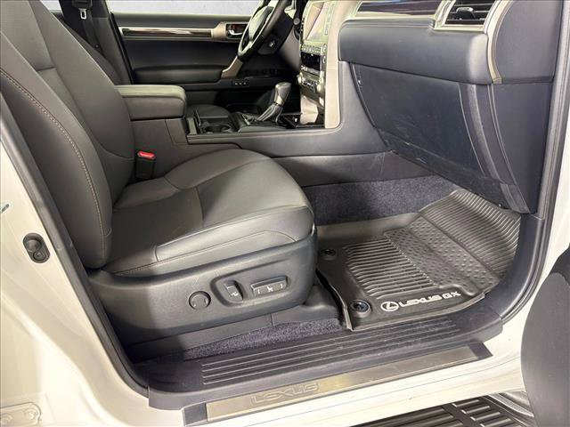 Used 2020 Lexus GX 460 Premium w/ Premium Package AWD/4WD image 15
