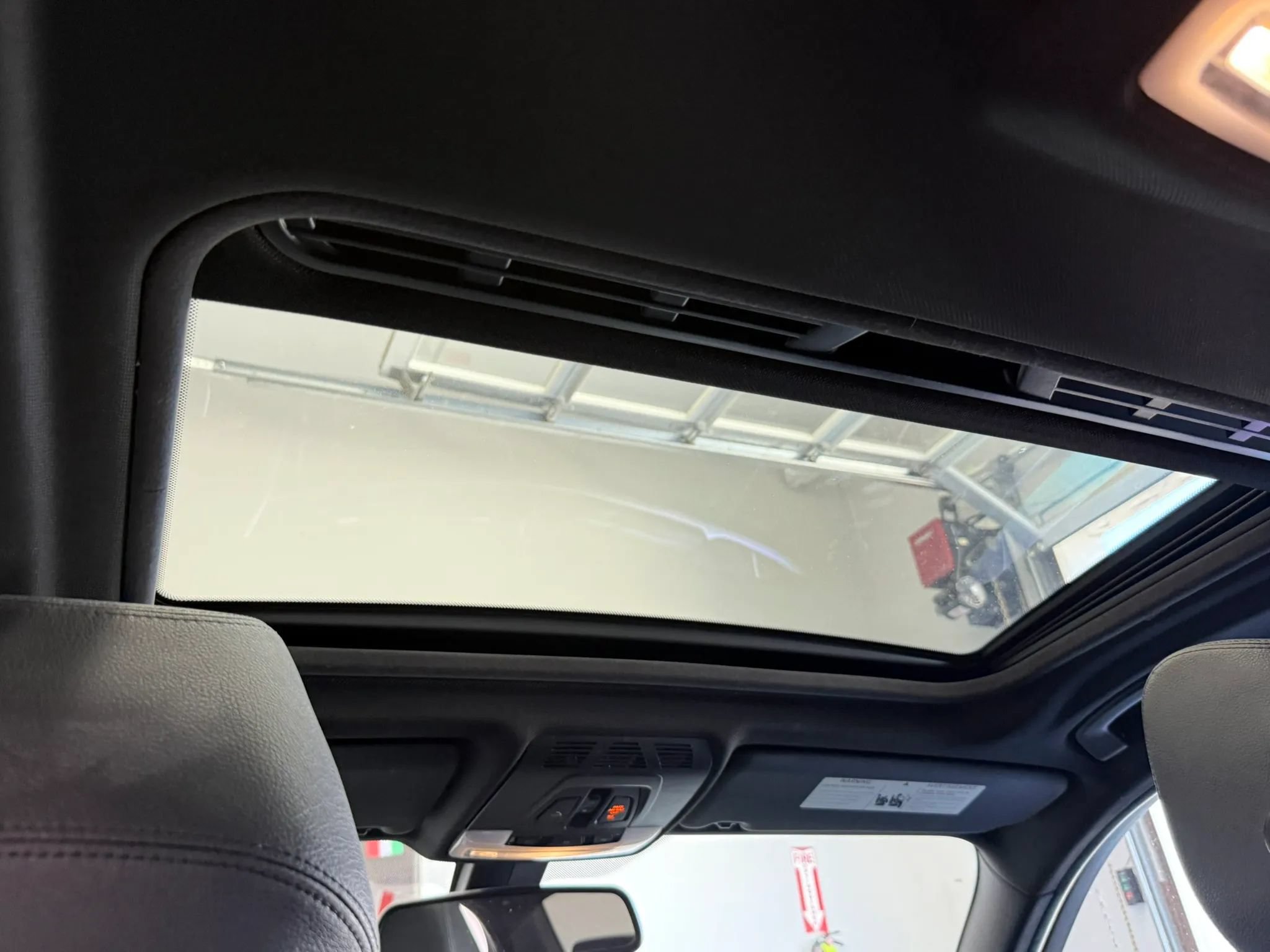 Used 2018 BMW 320i Sedan RWD image 32