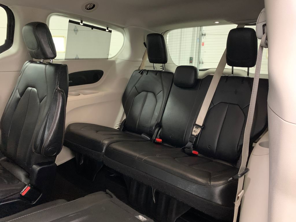 Used 2019 Chrysler Pacifica Touring-L Plus w/ Advanced Safetytec Group FWD image 21