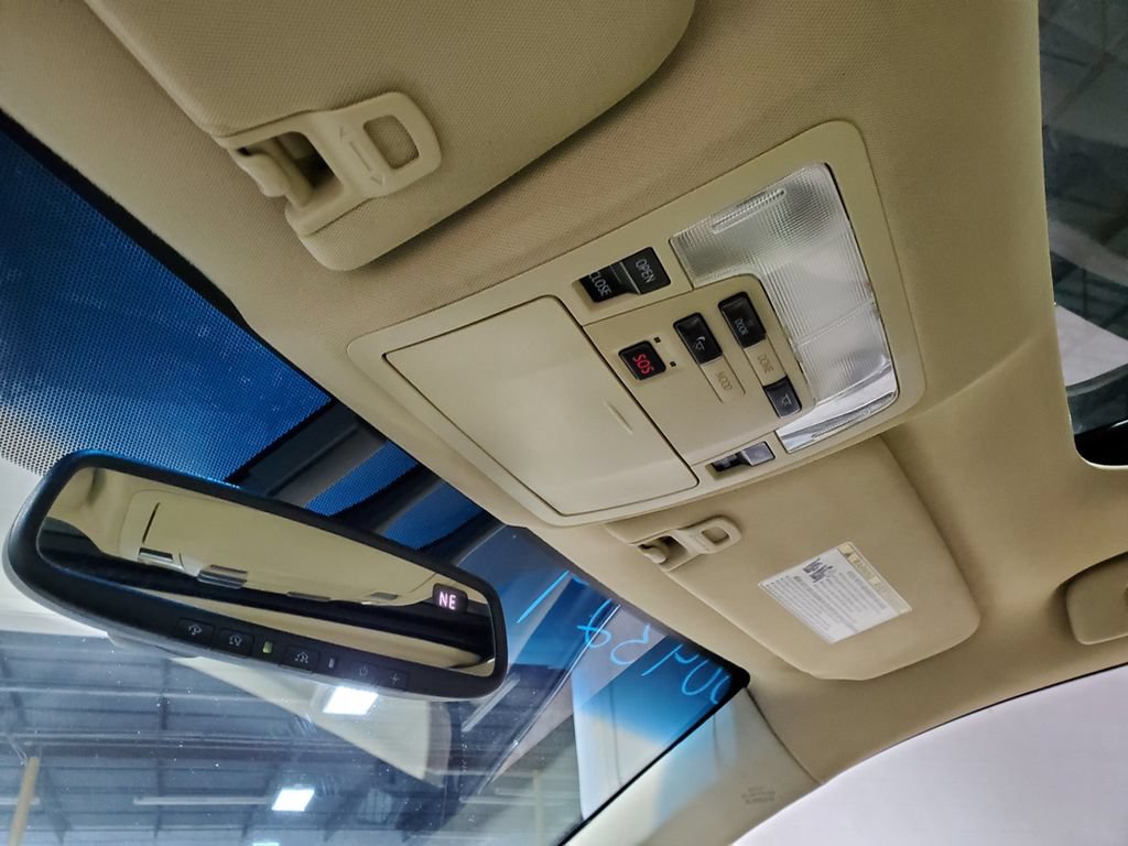 Used 2013 Toyota Avalon Limited w/ Technology Pkg FWD image 35
