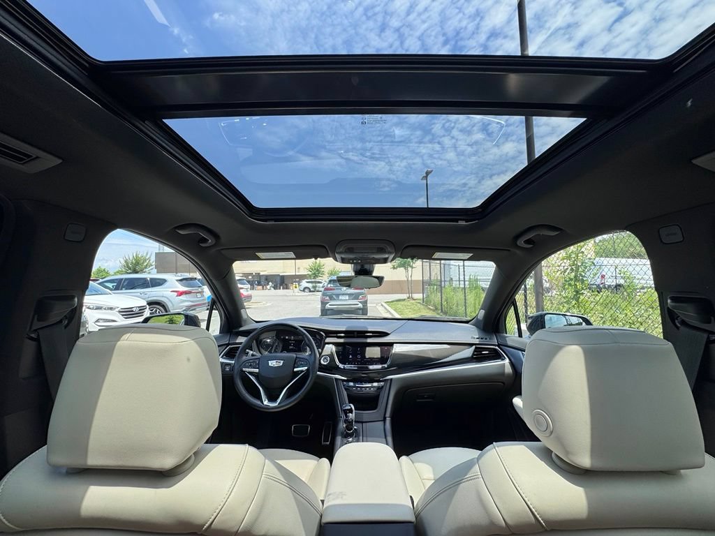 Used 2023 Cadillac XT6 Sport w/ Technology Package AWD/4WD image 3