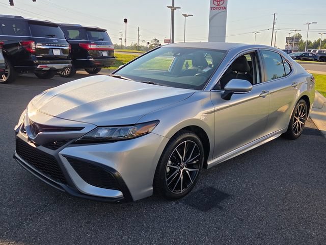 Used 2024 Toyota Camry SE FWD image 3