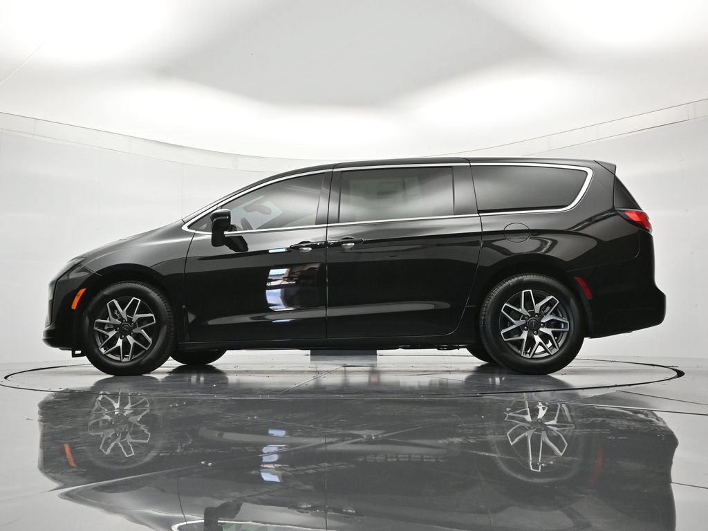 New 2027 Chrysler Pacifica Limited w/ Family Tech Group FWD image 46