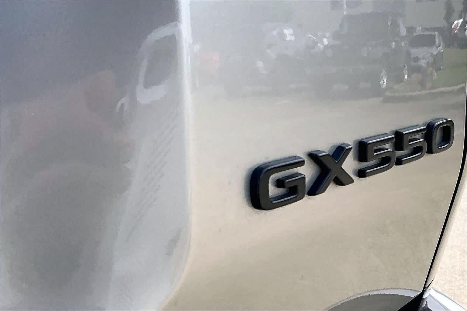 Used 2025 Lexus GX 550 w/ Accessory Package (2T) AWD/4WD image 28