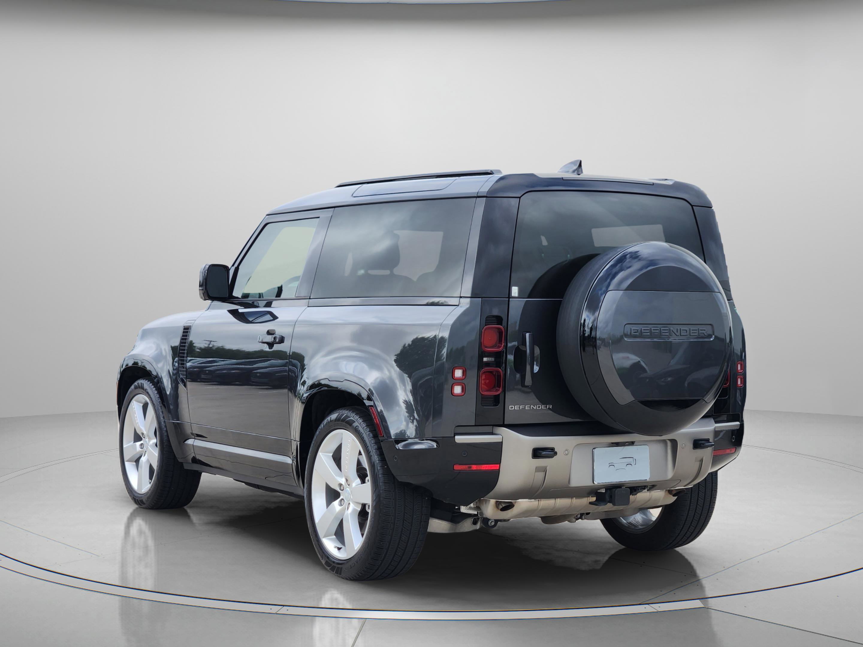Certified 2025 Land Rover Defender 90 X-Dynamic SE image 3