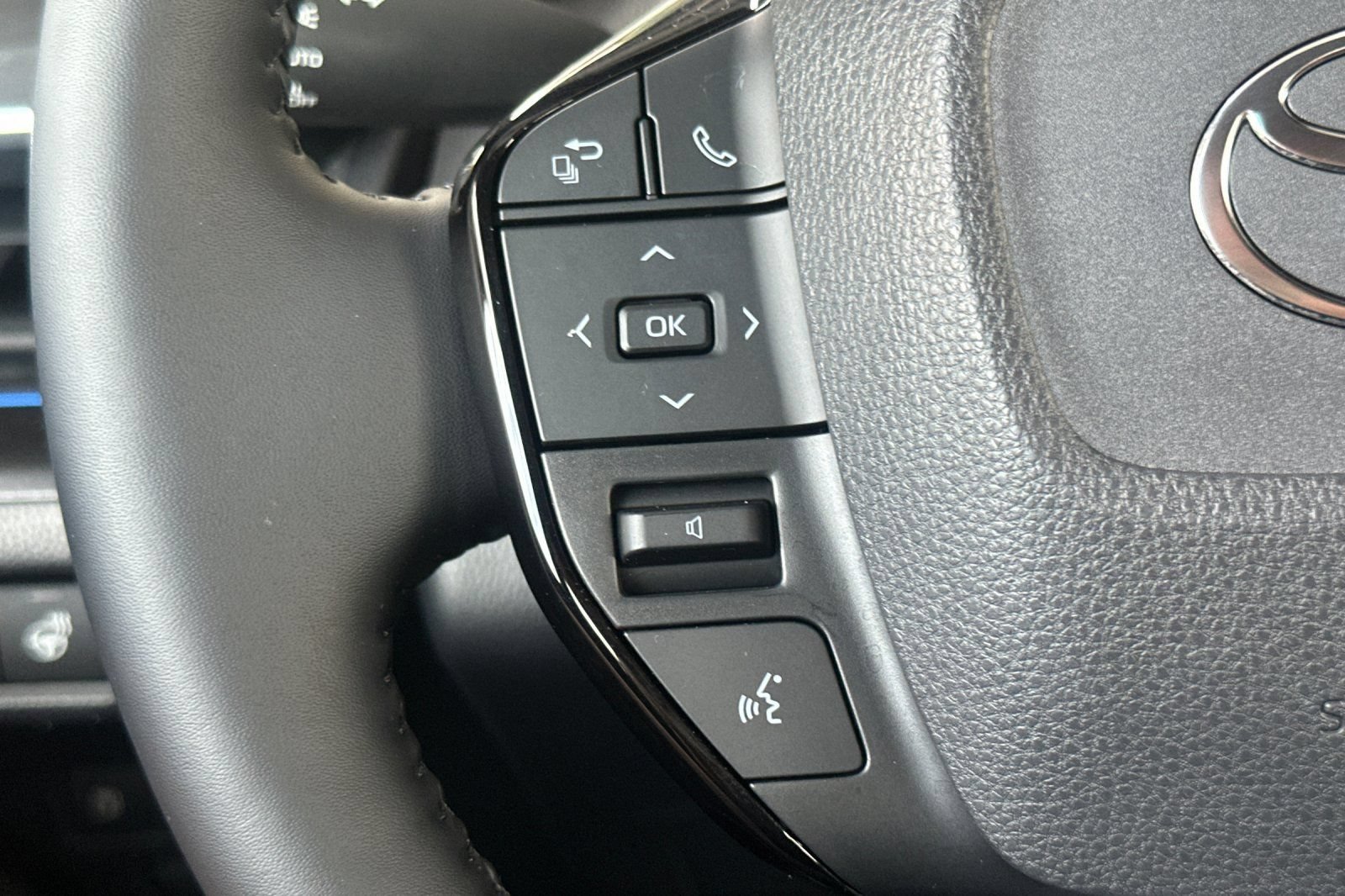 Certified 2026 Toyota Prius AWD image 27