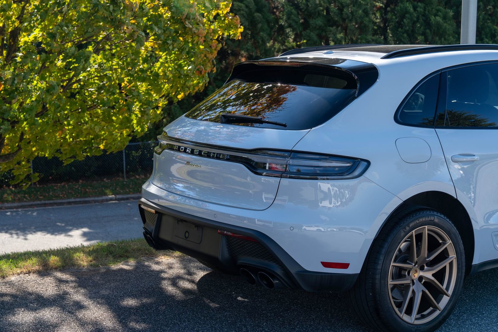 Certified 2025 Porsche Macan Base image 13