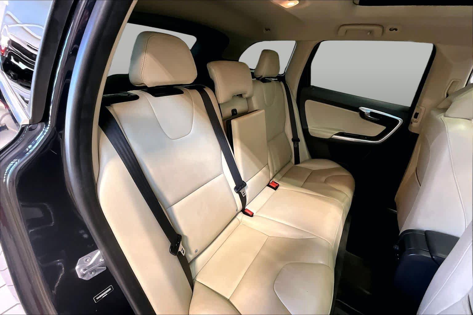 Used 2016 Volvo XC60 T6 w/ Climate Package AWD/4WD image 19