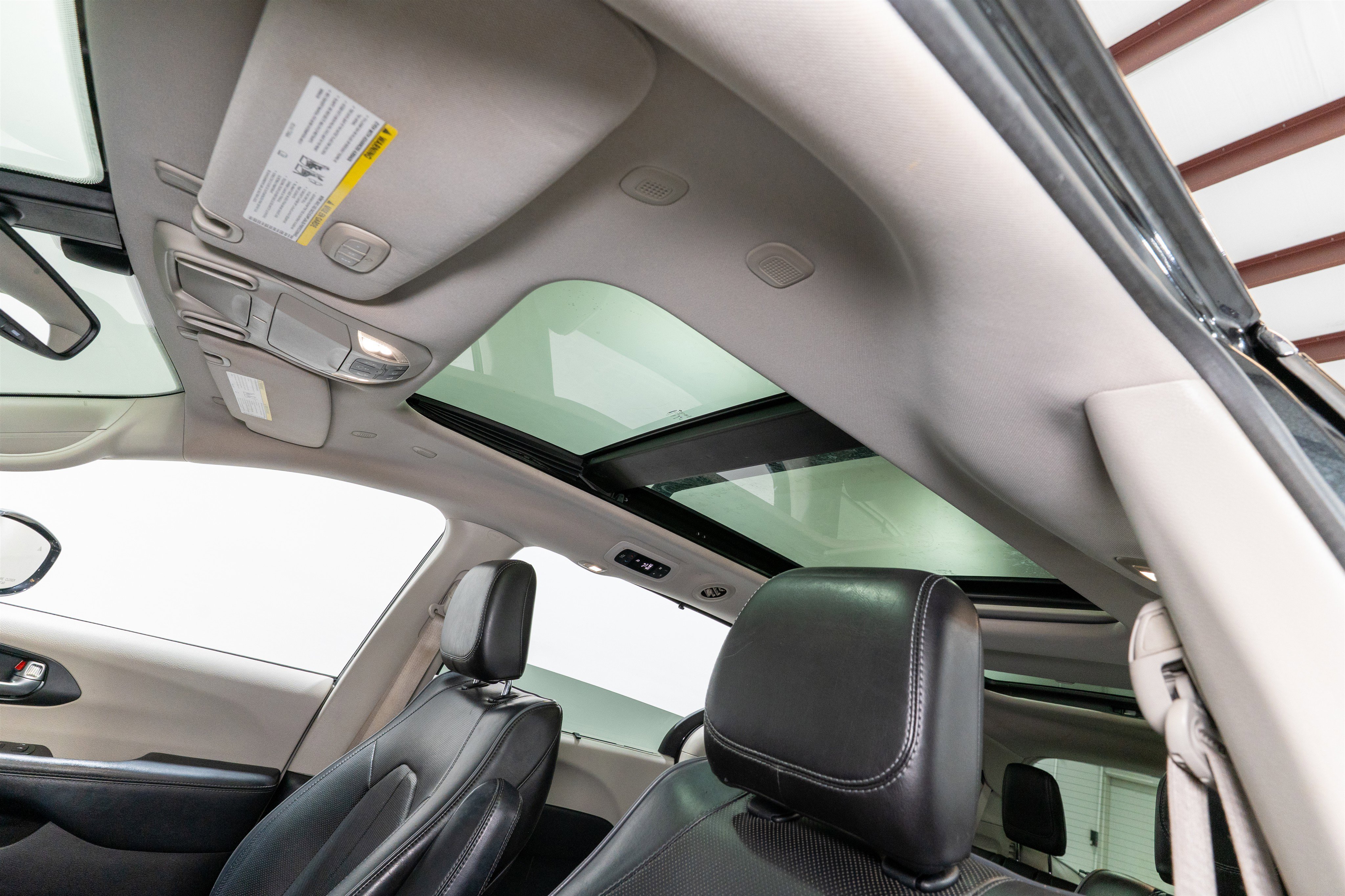 Used 2020 Chrysler Pacifica Limited image 16