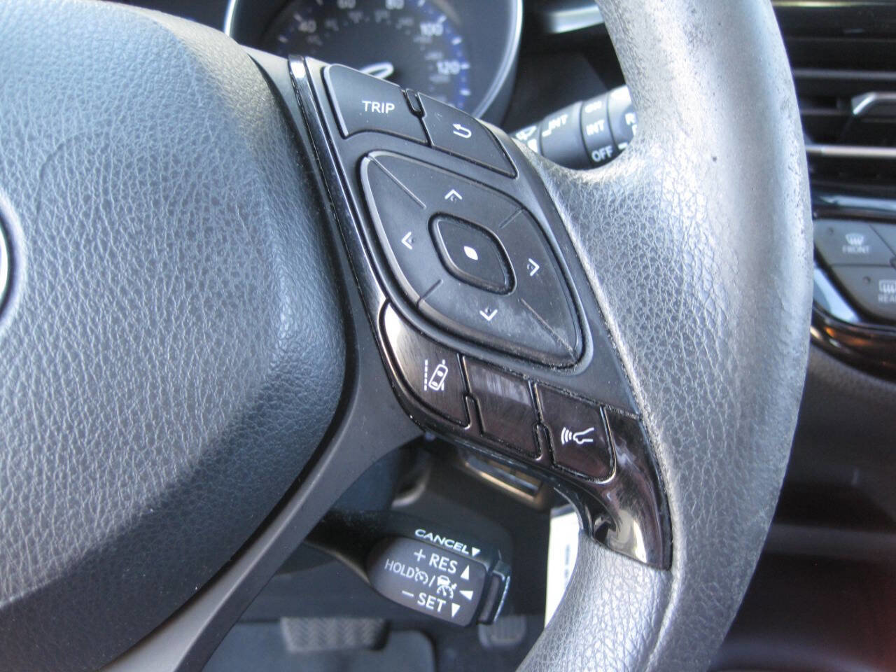 Used 2019 Toyota C-HR LE image 33