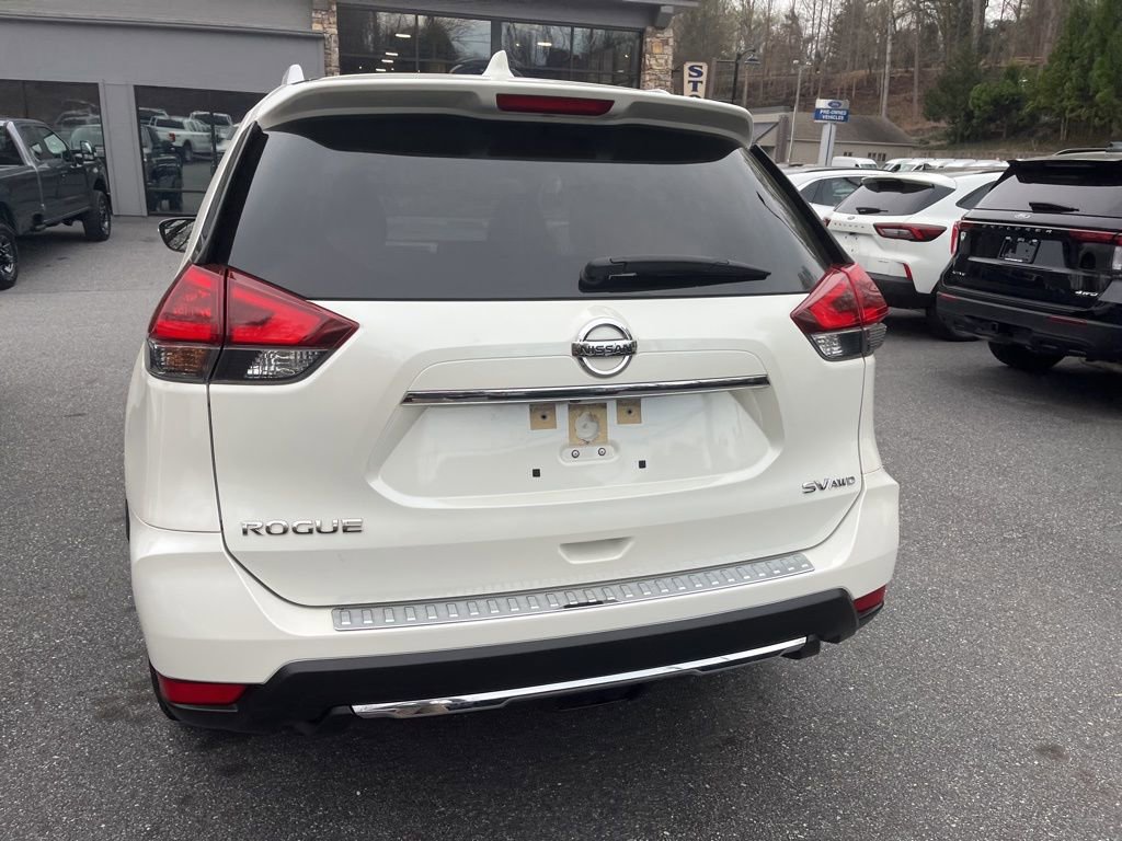 Used 2018 Nissan Rogue SV image 15