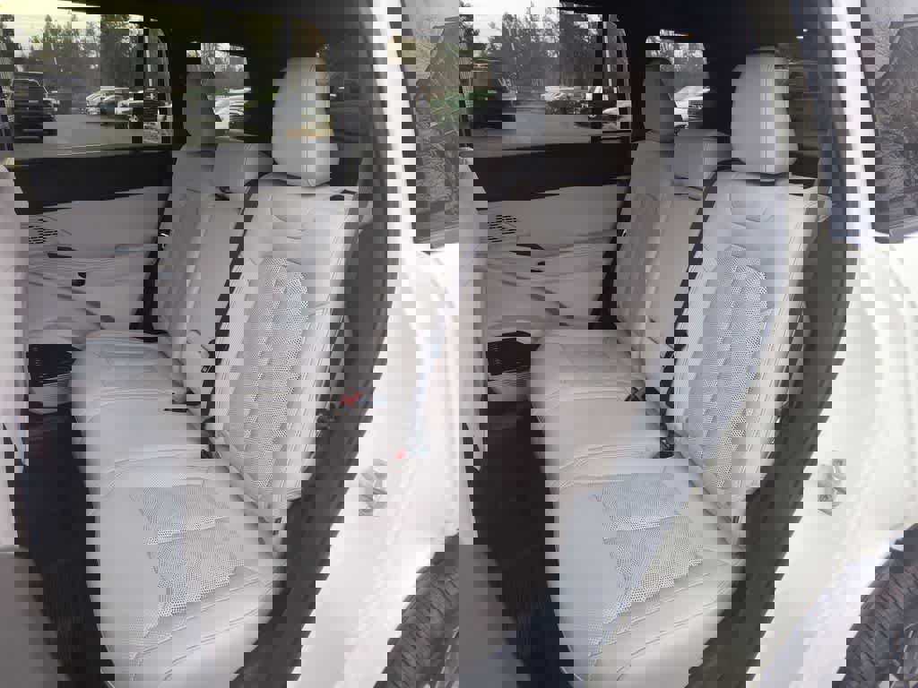 New 2026 Jeep Cherokee Overland w/ Trailer Tow Group image 23