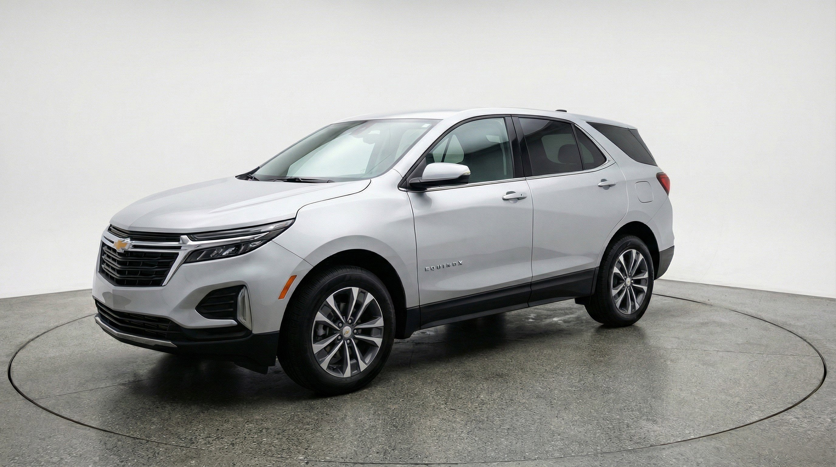 Used 2025 Chevrolet Equinox LT FWD image 3