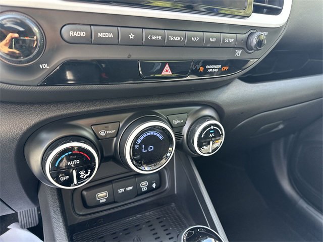 Used 2024 Hyundai Venue Limited image 19