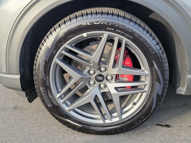 Used 2025 Ford Explorer ST image 24