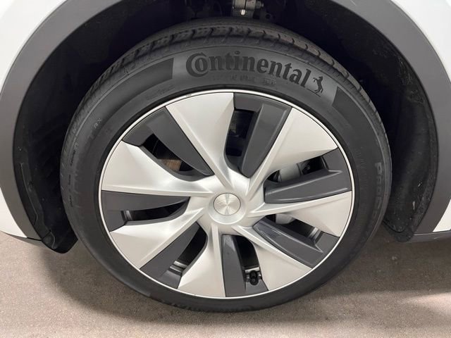 Used 2023 Tesla Model Y Long Range image 28