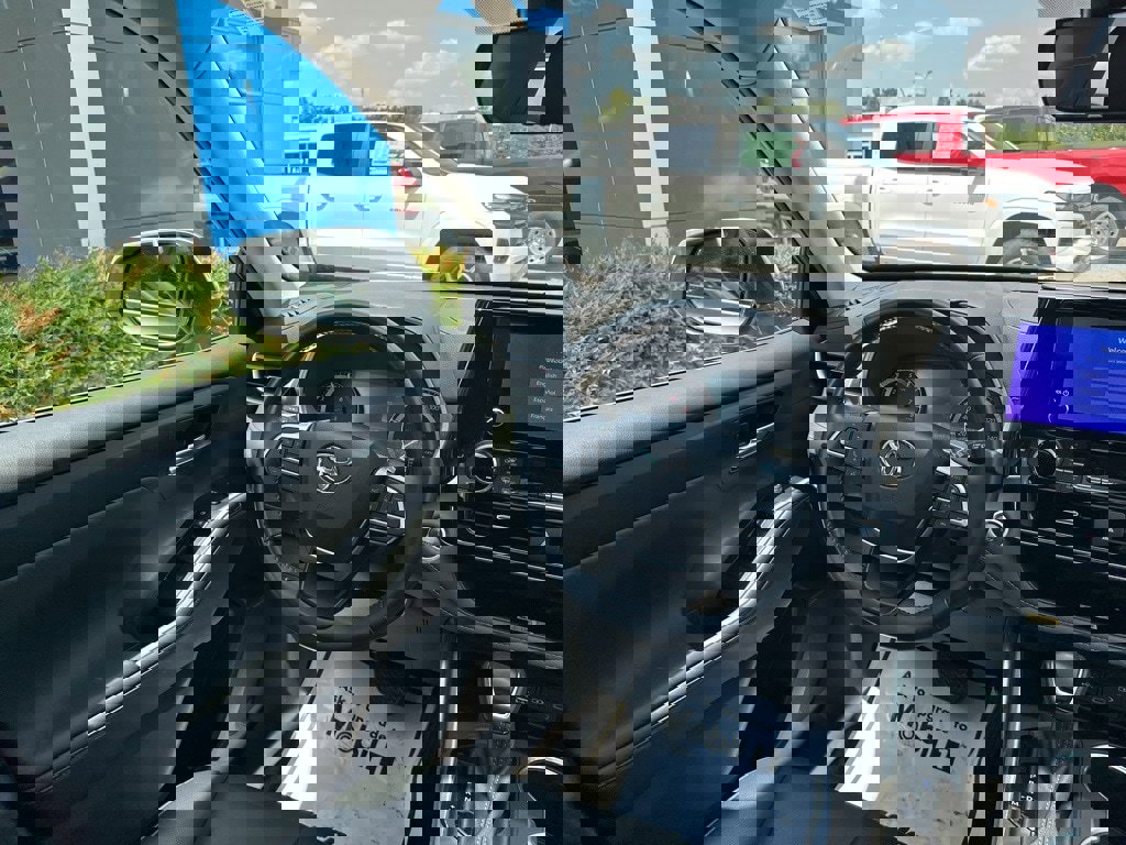 Used 2024 Toyota Highlander XLE image 15