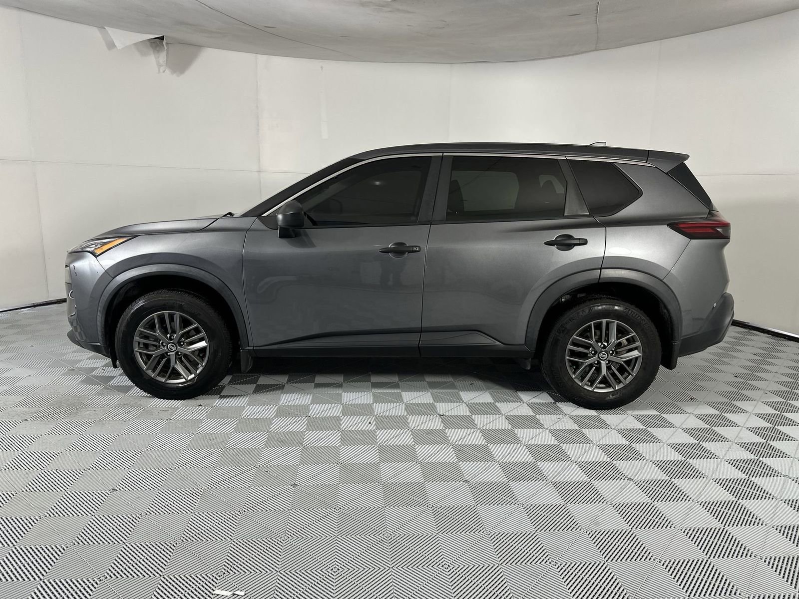 Used 2021 Nissan Rogue S FWD image 5