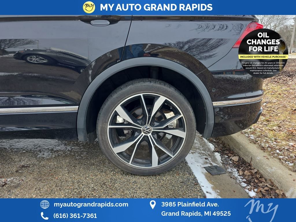 Used 2022 Volkswagen Tiguan SEL R-Line image 36