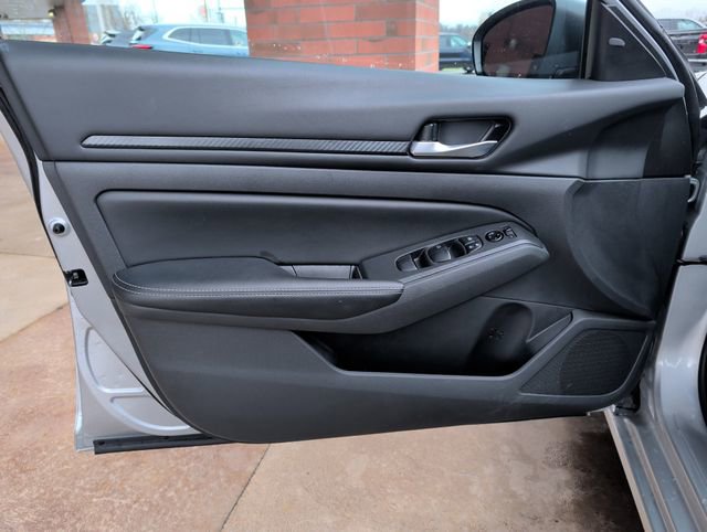 Used 2025 Nissan Altima 2.5 SV AWD/4WD image 12