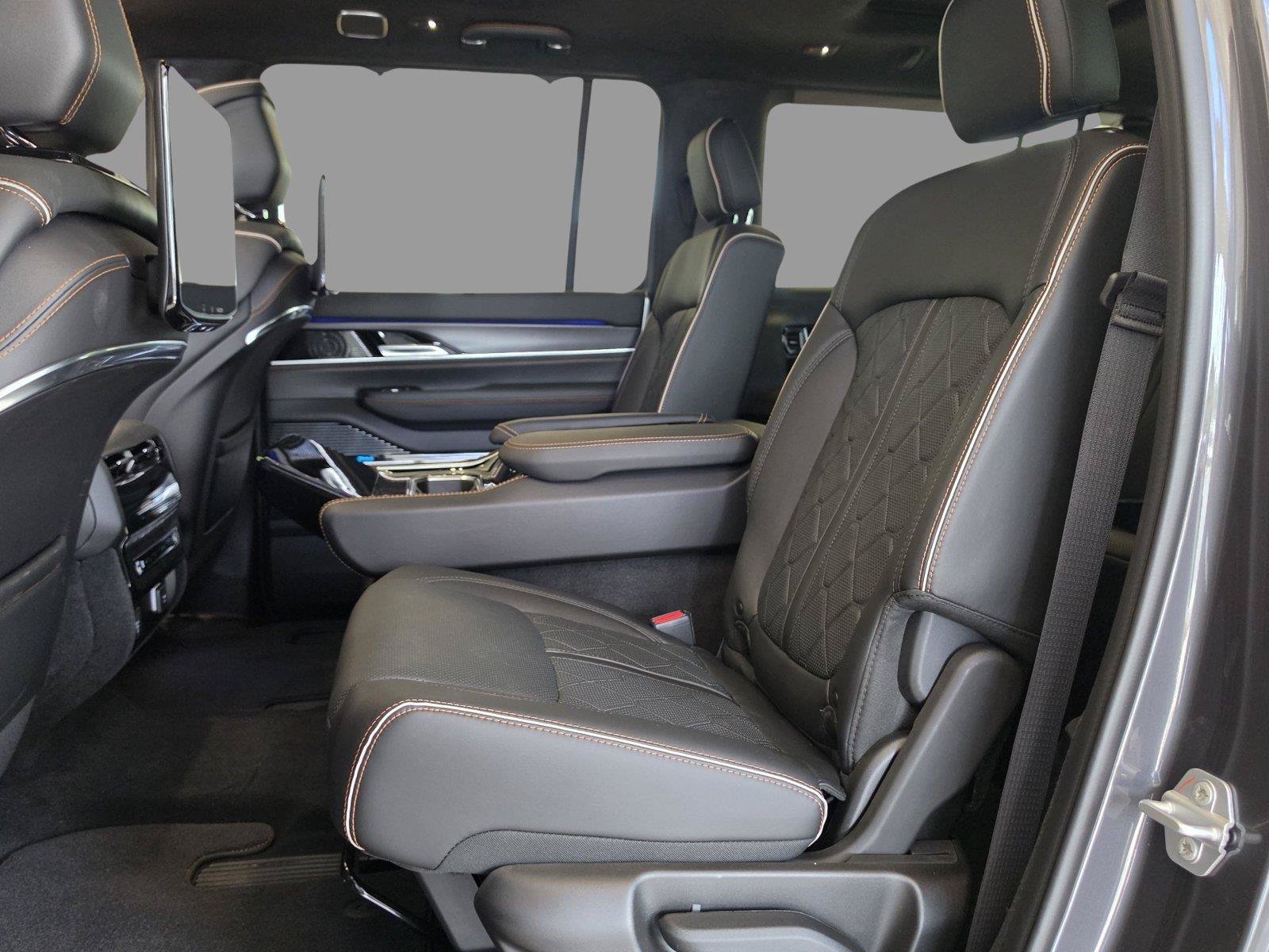 New 2026 Jeep Grand Wagoneer L Summit AWD/4WD image 21