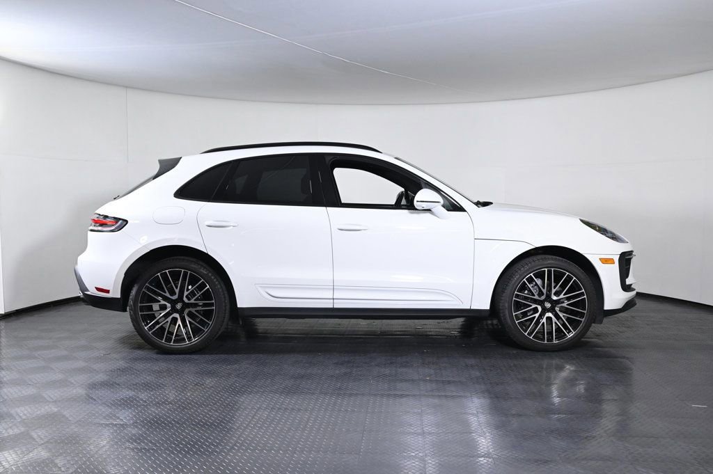 Certified 2025 Porsche Macan image 8