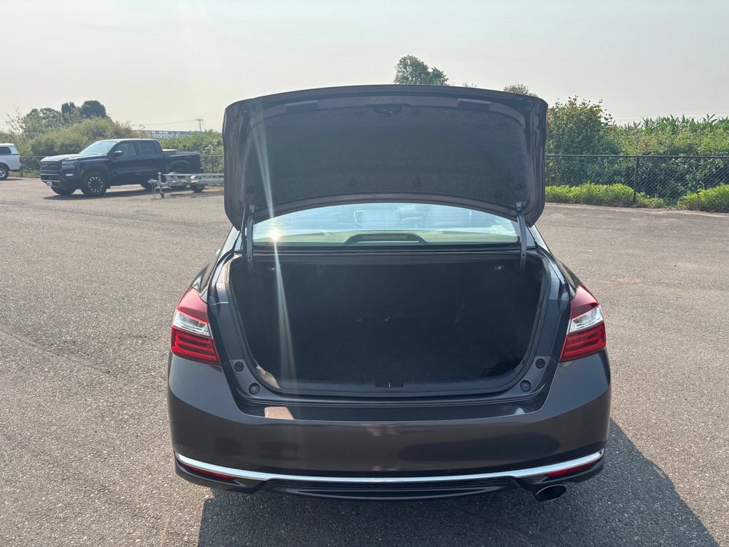 Used 2016 Honda Accord EX image 14