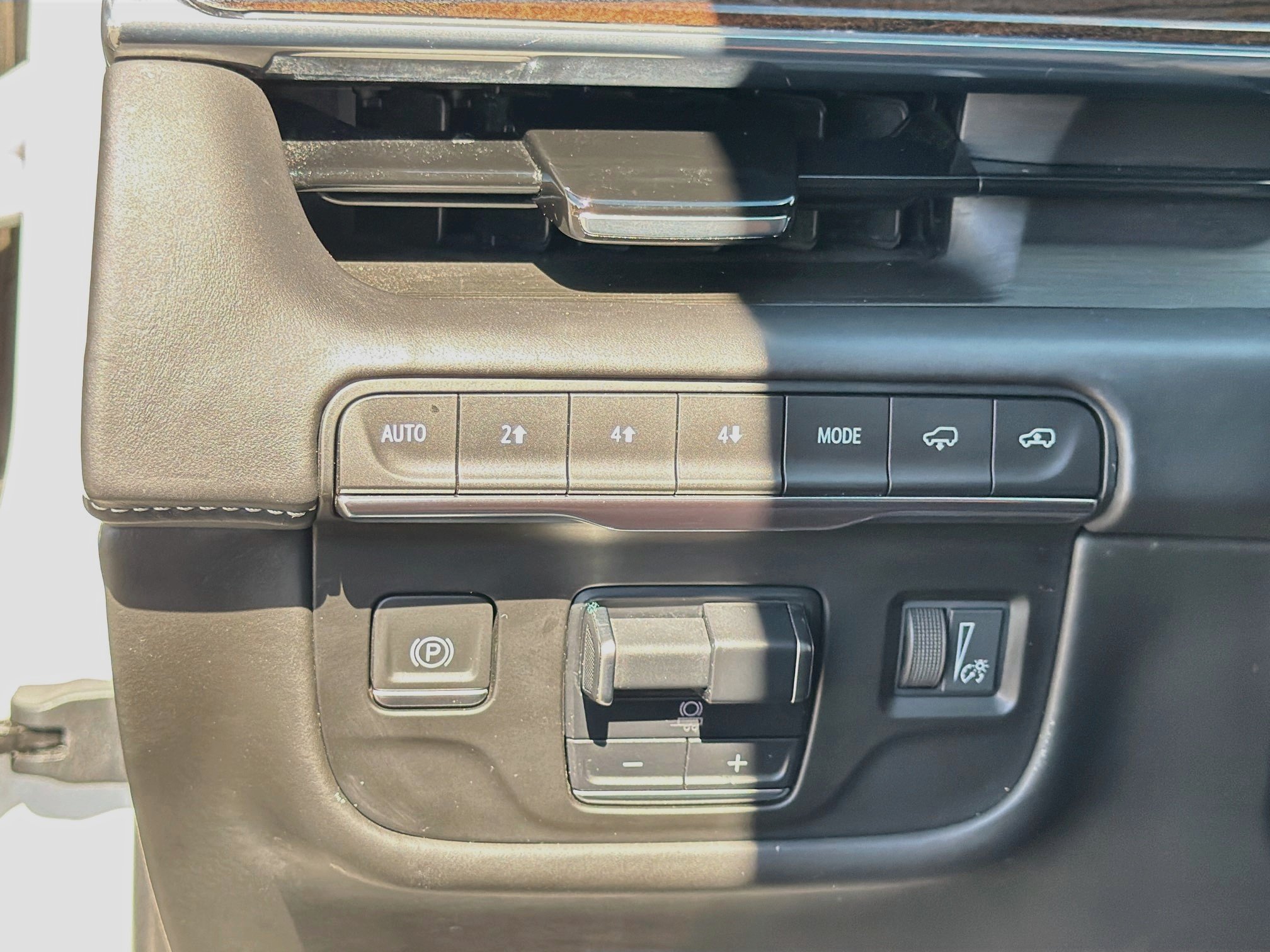 Used 2022 Cadillac Escalade ESV Sport Platinum w/ Heavy-Duty Trailer Package AWD/4WD image 10