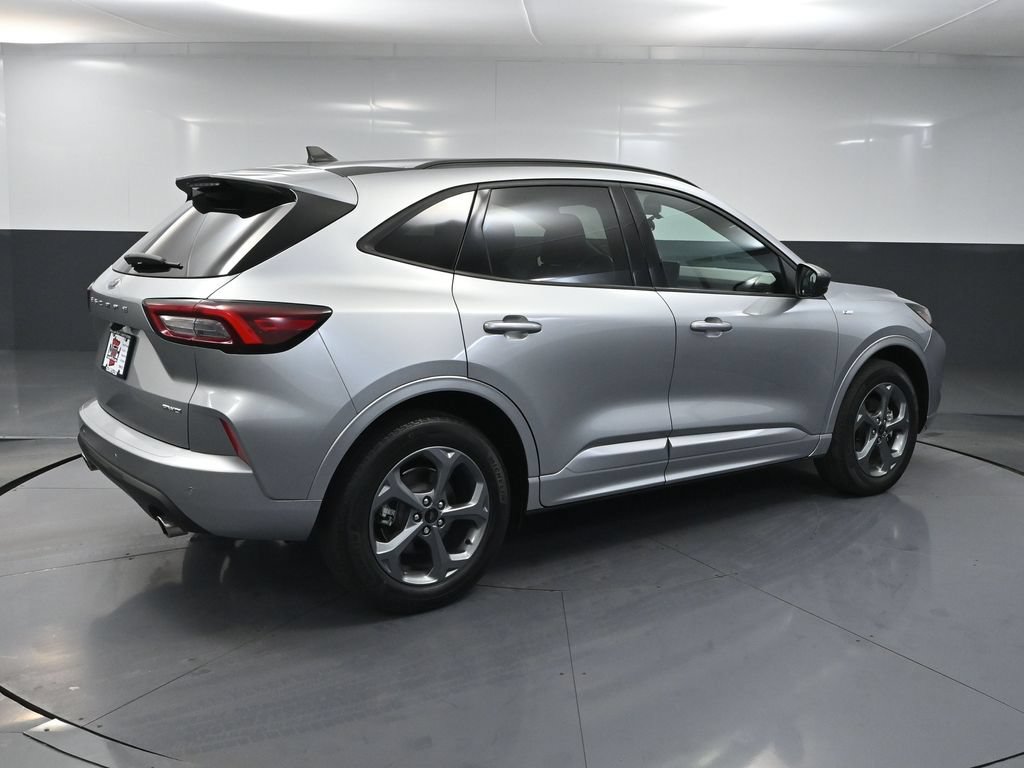 Used 2023 Ford Escape ST-Line w/ Tech Pack #1 AWD/4WD image 4