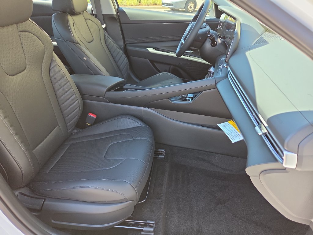 New 2026 Hyundai Elantra Limited FWD image 35