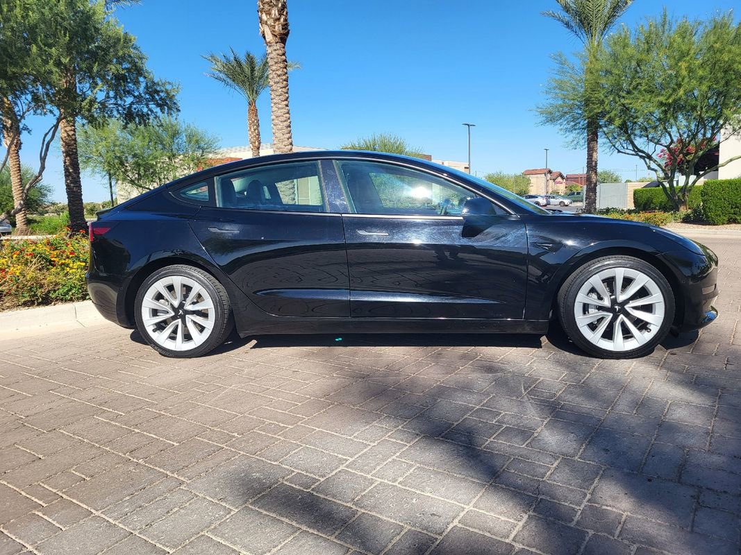 Used 2022 Tesla Model 3 Standard Range image 2
