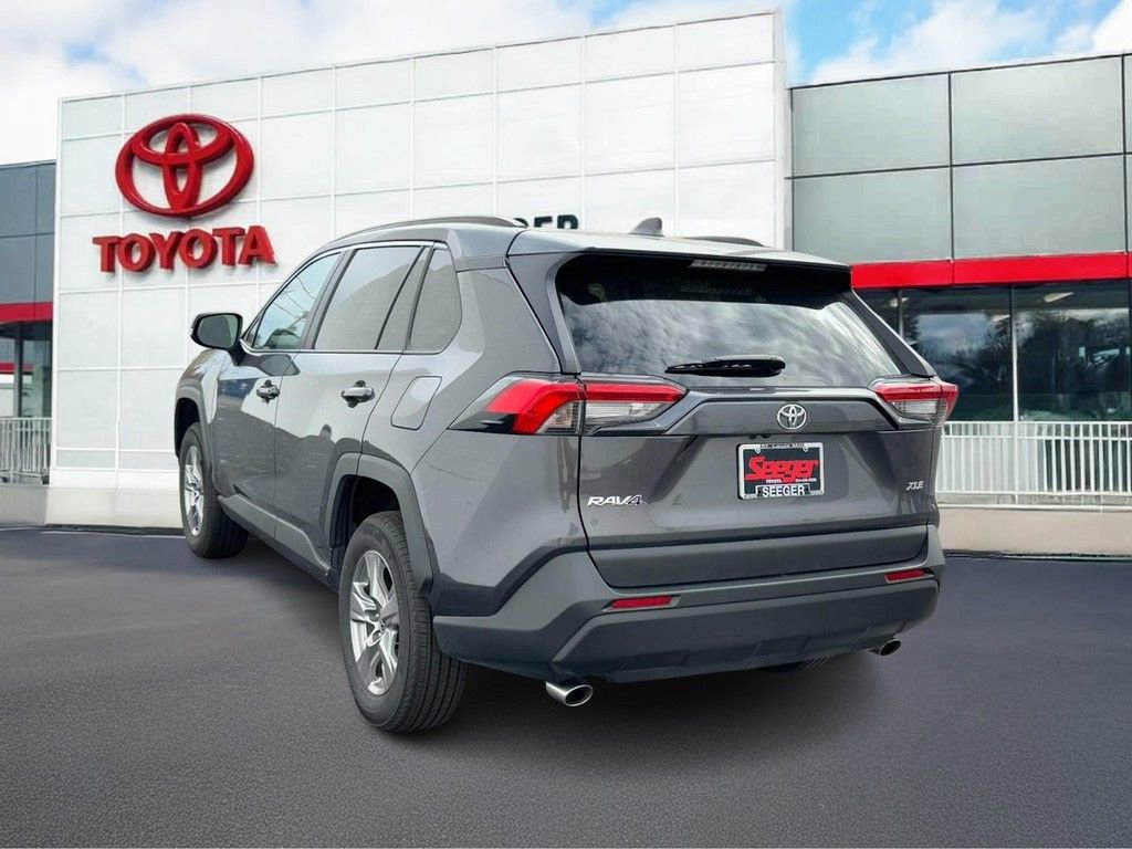 Used 2025 Toyota RAV4 XLE image 4