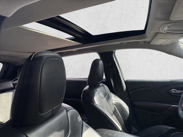 Used 2020 Jeep Cherokee Latitude Plus image 19