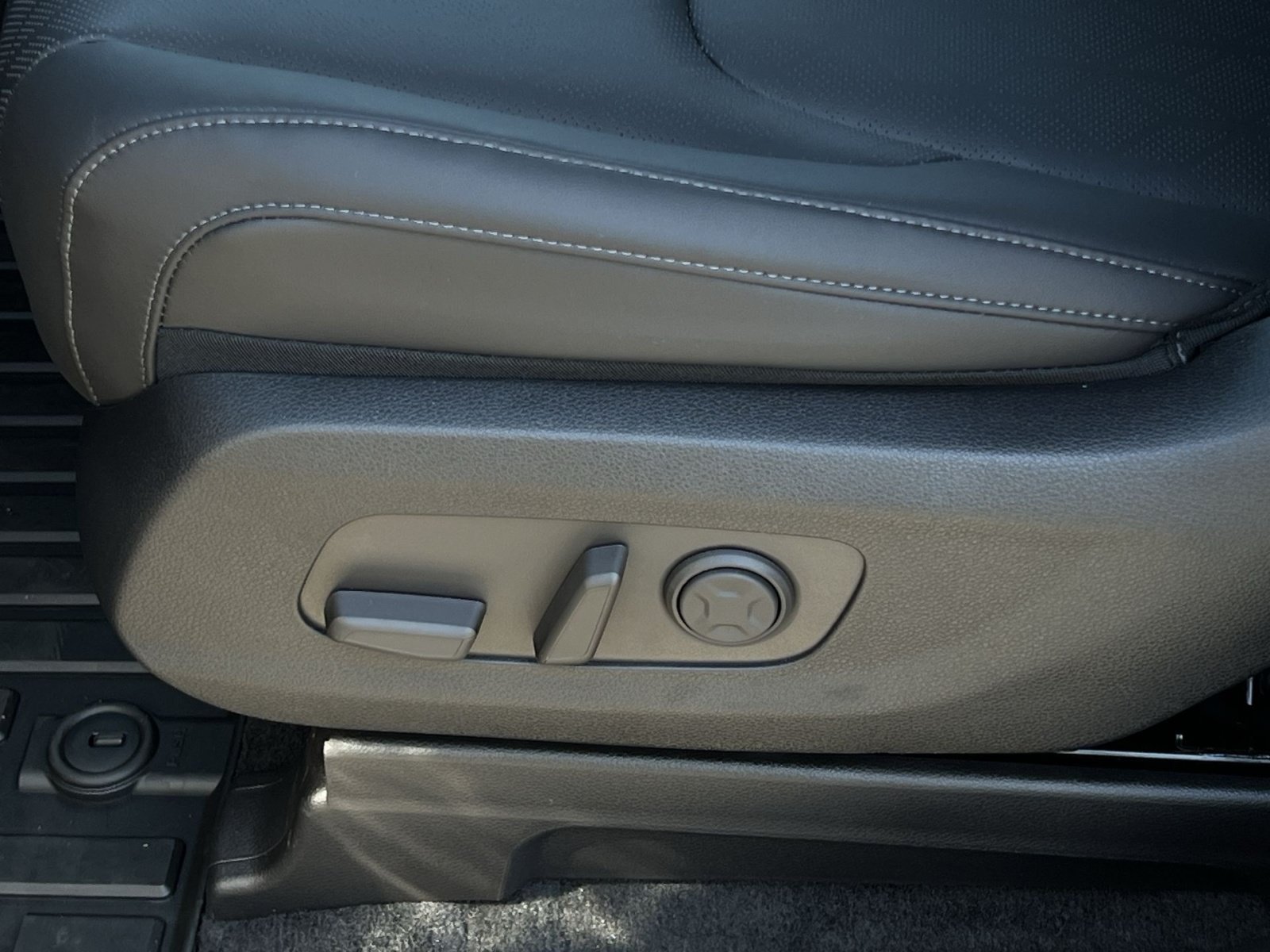 New 2027 Kia Carnival FWD image 19