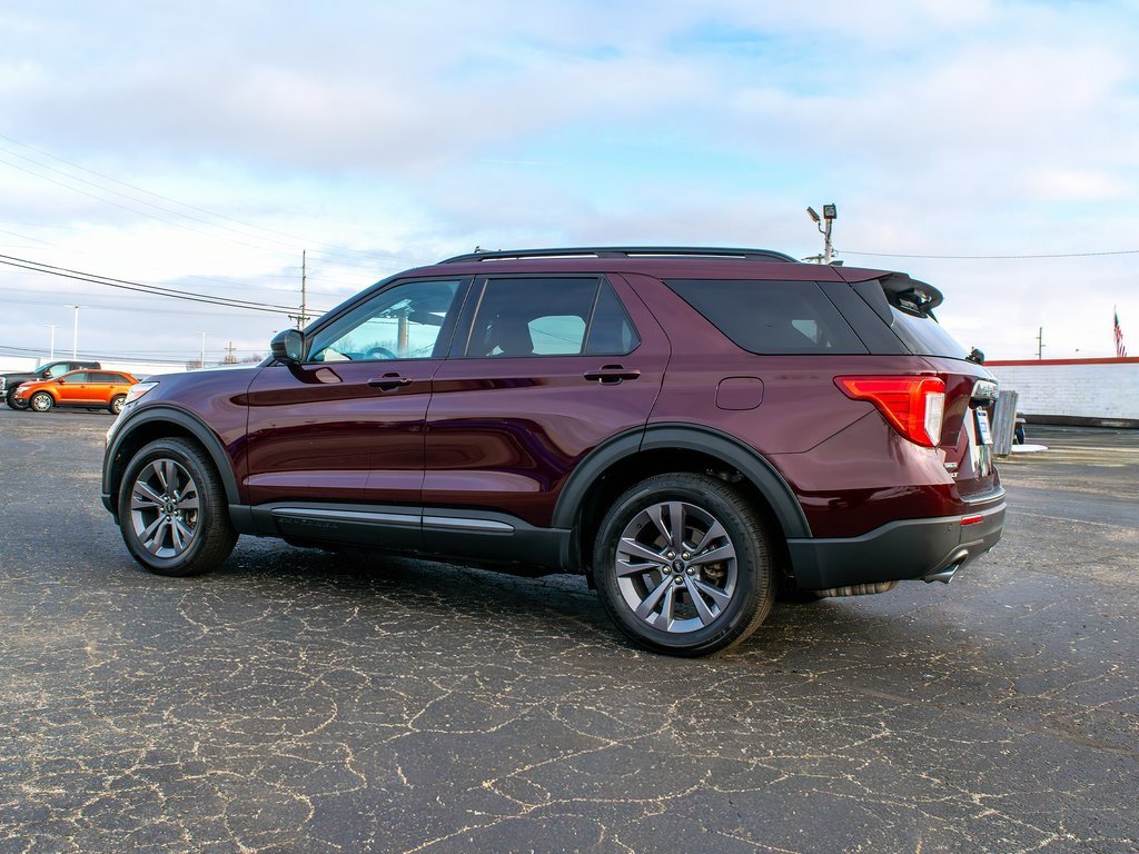 Used 2022 Ford Explorer XLT w/ Equipment Group 202A image 8