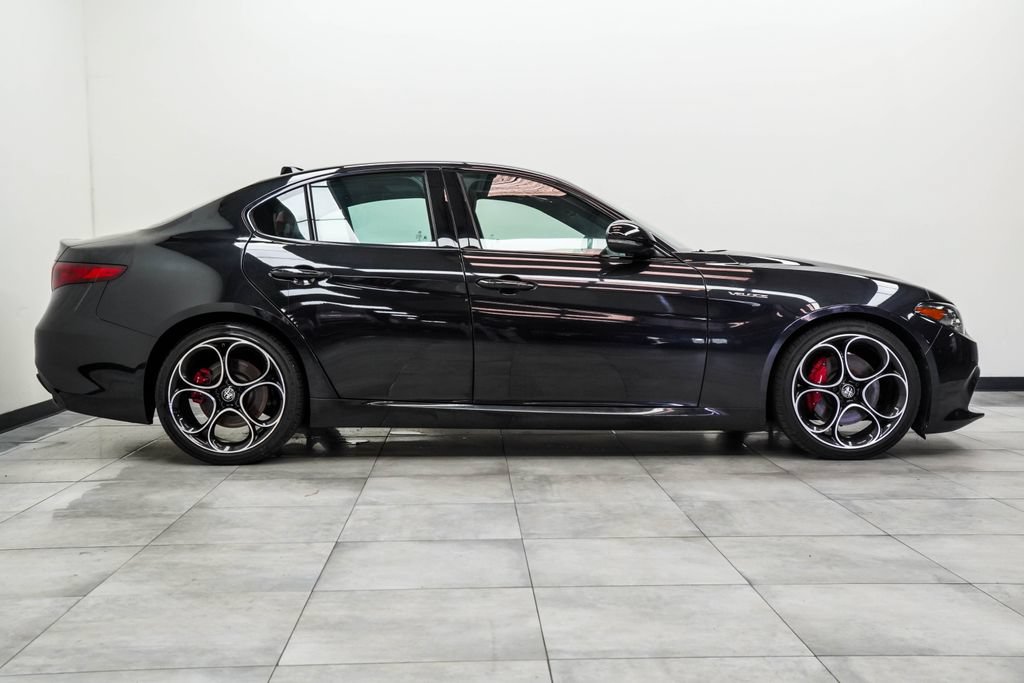 Used 2023 Alfa Romeo Giulia Veloce RWD image 10