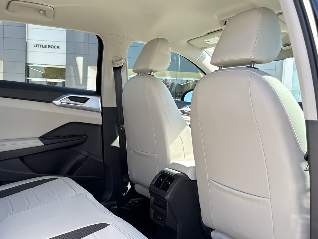 Used 2025 Volkswagen Taos SE image 24